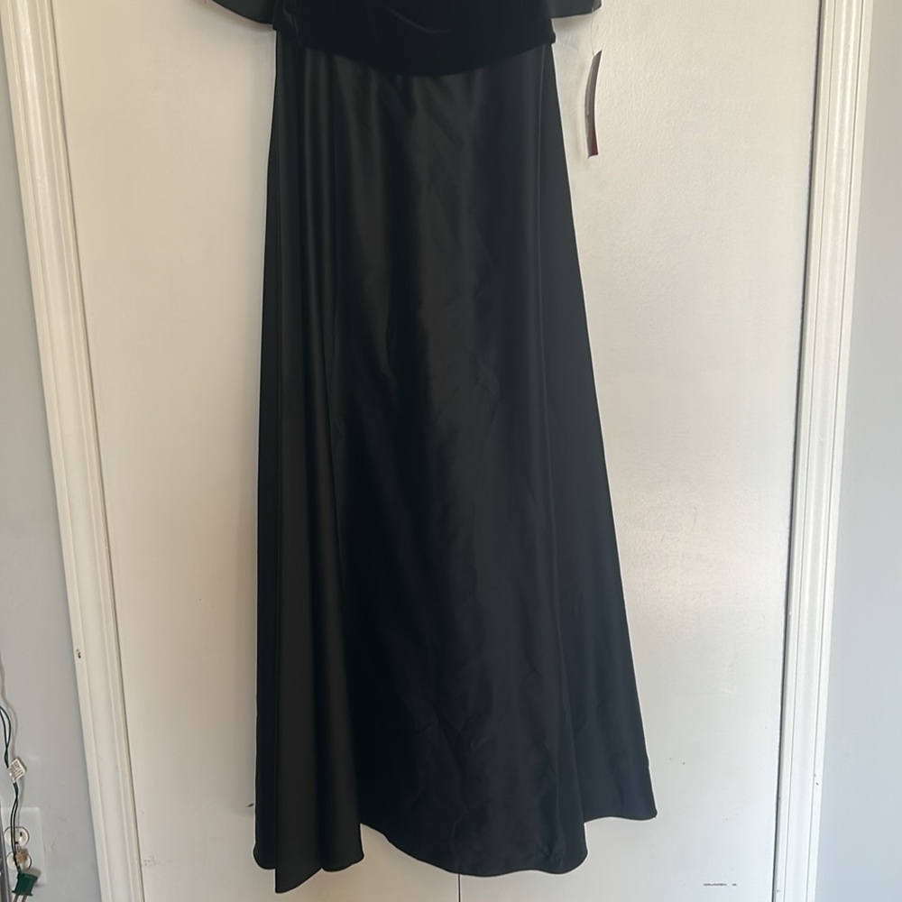 JS Collection - Elegant Black Evening Gown - Picture 4 of 6